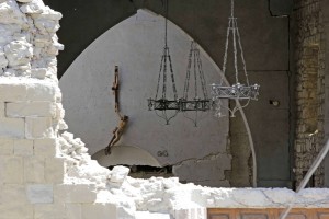 La chiesa di Accumoli, il crocefisso spezzato